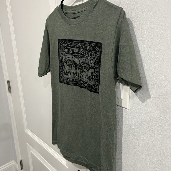 Levis Green Graphic Tee Crew Neck Short Sleeve Unisex Small Casual Classic - Picture 3 of 7